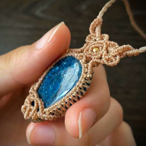 煌めく深い青♪ アパタイトの天然石マクラメネックレス 煌めく深い青♪ アパタイトの天然石マクラメネックレス