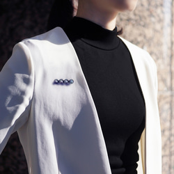 烏黑光澤 ★ 孔雀貝殼珍珠胸針，附四顆珍珠 - Frances 第3張的照片