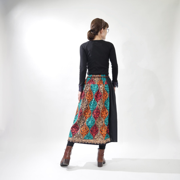 重新上市 * 提供兩種長度 * 摩洛哥圖案 * 精緻刺繡，優雅高貴 * 長裙，撞色點綴 * 有襯裡 * 印度刺繡 * 黑色 第3張的照片