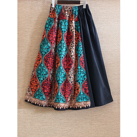 重新上市 * 提供兩種長度 * 摩洛哥圖案 * 精緻刺繡，優雅高貴 * 長裙，撞色點綴 * 有襯裡 * 印度刺繡 * 黑色 第8張的照片