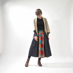 重新上市 * 提供兩種長度 * 摩洛哥圖案 * 精緻刺繡，優雅高貴 * 長裙，撞色點綴 * 有襯裡 * 印度刺繡 * 黑色 第2張的照片