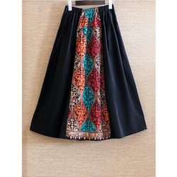 重新上市 * 提供兩種長度 * 摩洛哥圖案 * 精緻刺繡，優雅高貴 * 長裙，撞色點綴 * 有襯裡 * 印度刺繡 * 黑色 第7張的照片