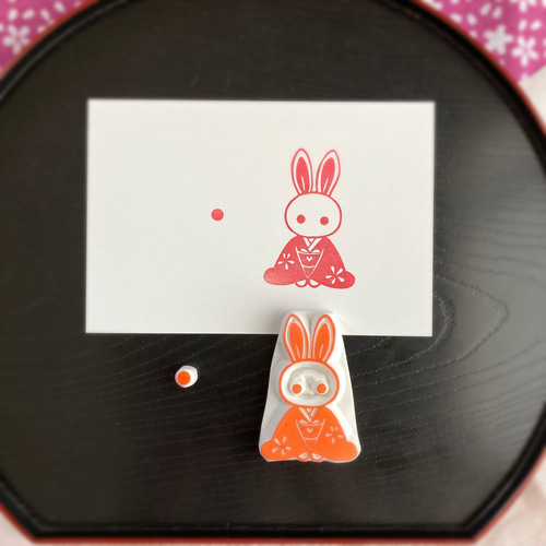 年賀状に！着物を纏った縮緬うさぎの人形はんこ【卯・2023年の消しゴム