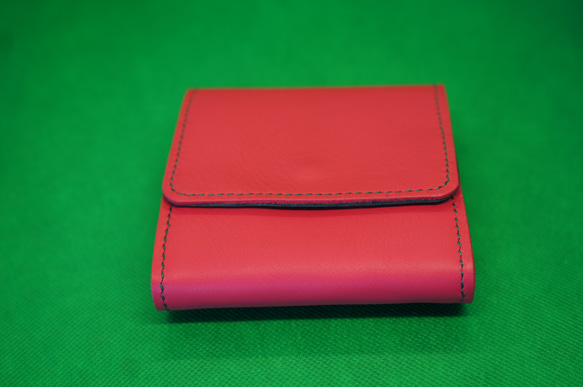 ★二つ折りミニ財布 クロム鞣革 表ピンク　内側グリーン　 2枚目の画像