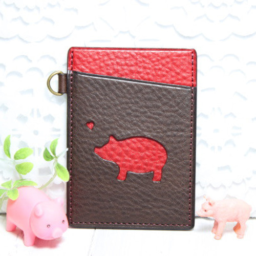◇パスケース（ぶた・幸せ運ぶ豚・ダークブラウンと赤） パスケース