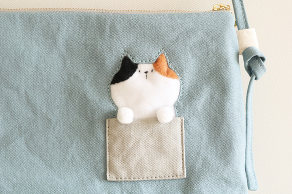Creema限定　ポケットに猫が入っているポシェット（三毛猫　アッシュブルー） 3枚目の画像