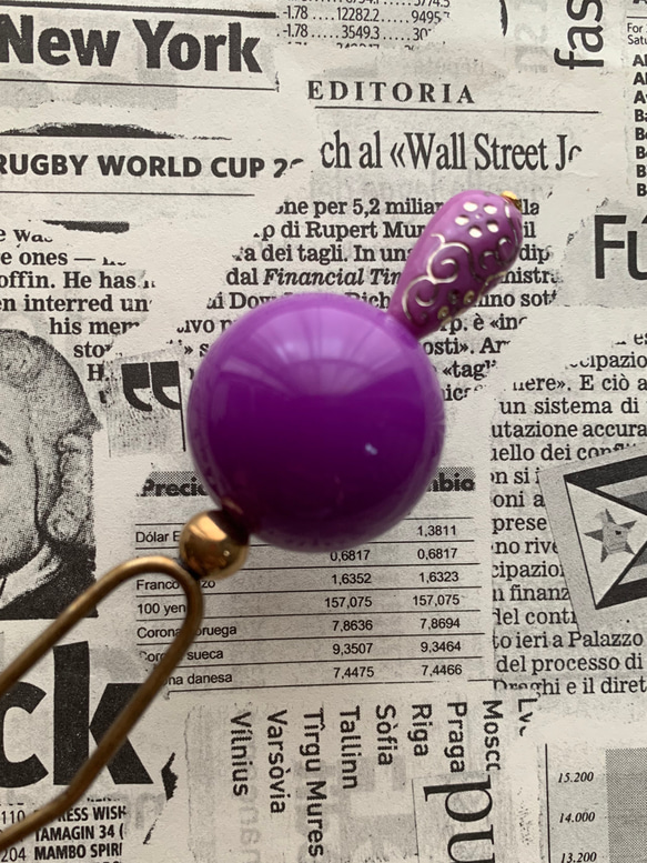 ビンテージ素材の艶めく紫色の大玉かんざし「パープル・バルーン」 1枚目の画像