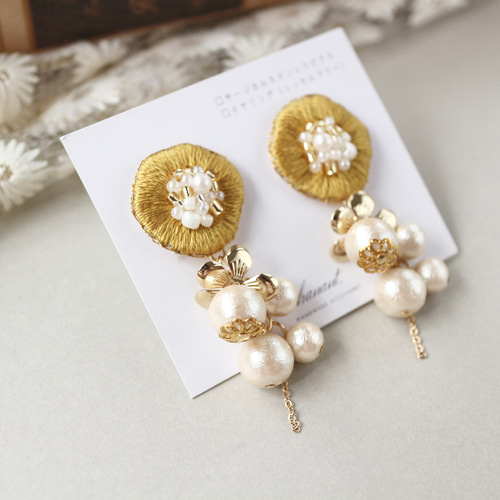 全ての ロングコットンパール×花のビーズ刺繍ピアス・イヤリング イヤリング・ノンホールピアス