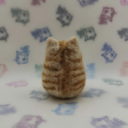 羊毛フェルトの猫のおもちゃ　ちょっと大きい猫ボール　茶トラ白 3枚目の画像