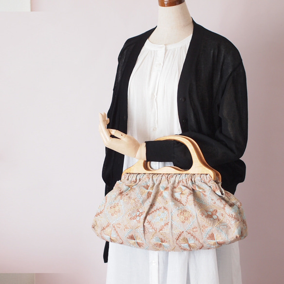 Vintage linen embroidery bag＊リネン刺繍WOODハンドルバッグ 2枚目の画像