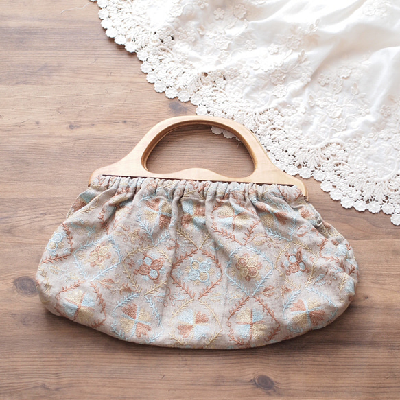 Vintage linen embroidery bag＊リネン刺繍WOODハンドルバッグ 3枚目の画像