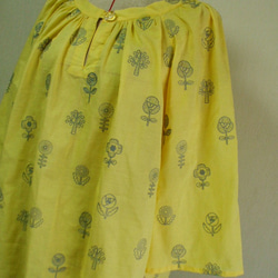 黄色地×グレー色北欧風柄刺繡入り  チュニックブラウス Ｍ~LLサイズ 受注生産 3枚目の画像
