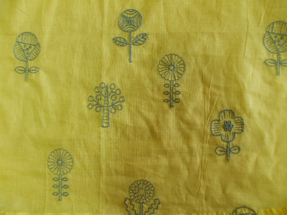 黄色地×グレー色北欧風柄刺繡入り  チュニックブラウス Ｍ~LLサイズ 受注生産 7枚目の画像