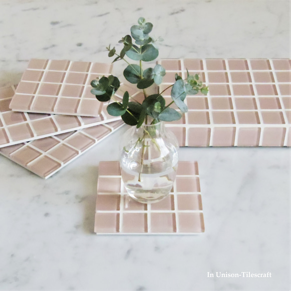 【残り1点】ピンクカラー☆ガラスモザイクタイルのディスプレイトレイ Slim Sサイズ（飾り台・小物置き） 12枚目の画像