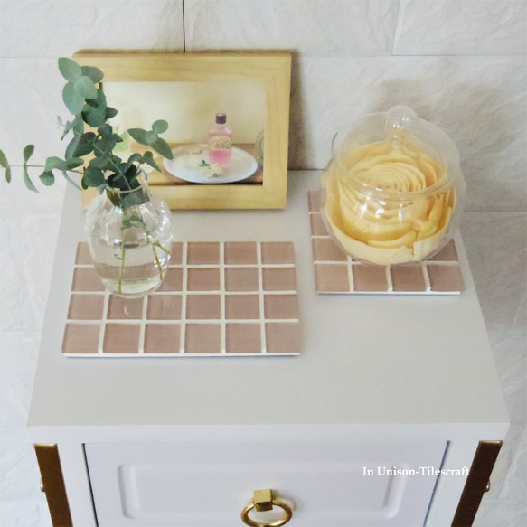 【残り1点】ピンクカラー☆ガラスモザイクタイルのディスプレイトレイ Slim Sサイズ（飾り台・小物置き） 9枚目の画像