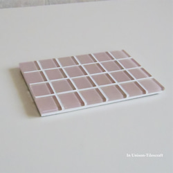 【残り1点】ピンクカラー☆ガラスモザイクタイルのディスプレイトレイ Slim Sサイズ（飾り台・小物置き） 6枚目の画像