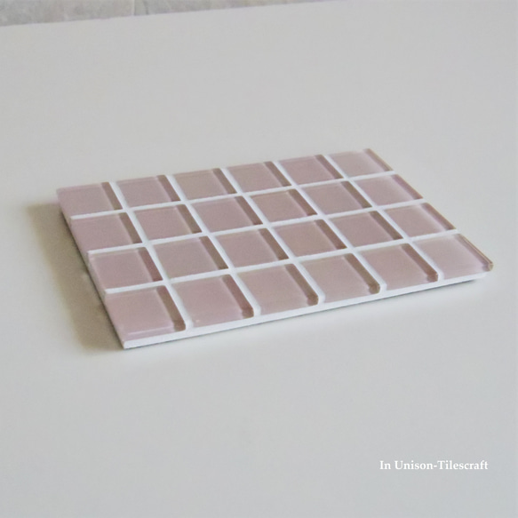 【残り1点】ピンクカラー☆ガラスモザイクタイルのディスプレイトレイ Slim Sサイズ（飾り台・小物置き） 6枚目の画像