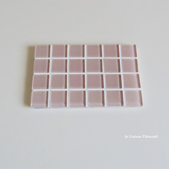 【残り1点】ピンクカラー☆ガラスモザイクタイルのディスプレイトレイ Slim Sサイズ（飾り台・小物置き） 5枚目の画像