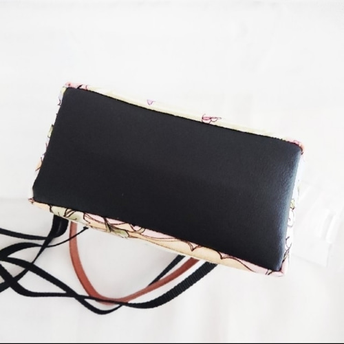 専用　キルティングショルダーポーチ　ハンドメイド　ロラライハリス 専用出品 キルティングショルダーポーチ ハンドメイド