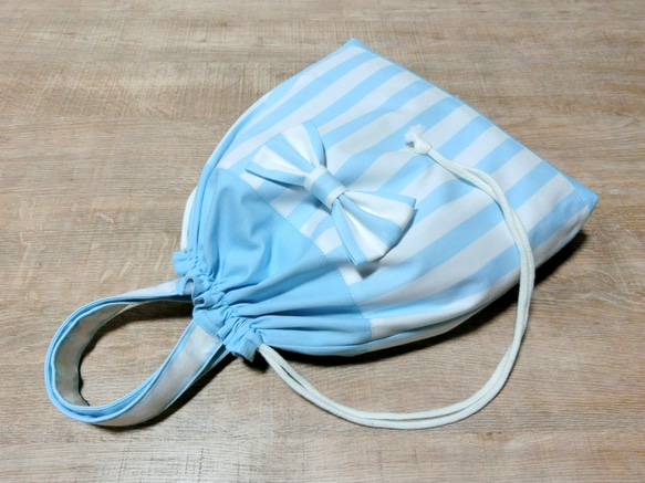 ストライプ　リボン《 blue＆white》　持ち手付き・お着替え・体操服入れ巾着 3枚目の画像