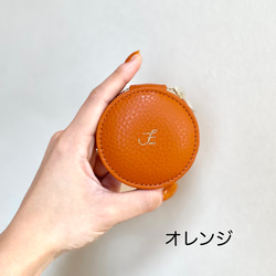 圓形迷你手袋，採用義大利皮革製成，有多種顏色可供選擇 第9張的照片