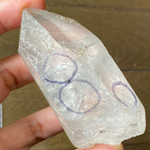 虹あり♢数か所の水入り ユニーク水晶ポイント 天然石 原石