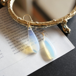 Oplite Crystal Glass＊pierced earrings ロングドロップ オパールクォーツ 1枚目の画像