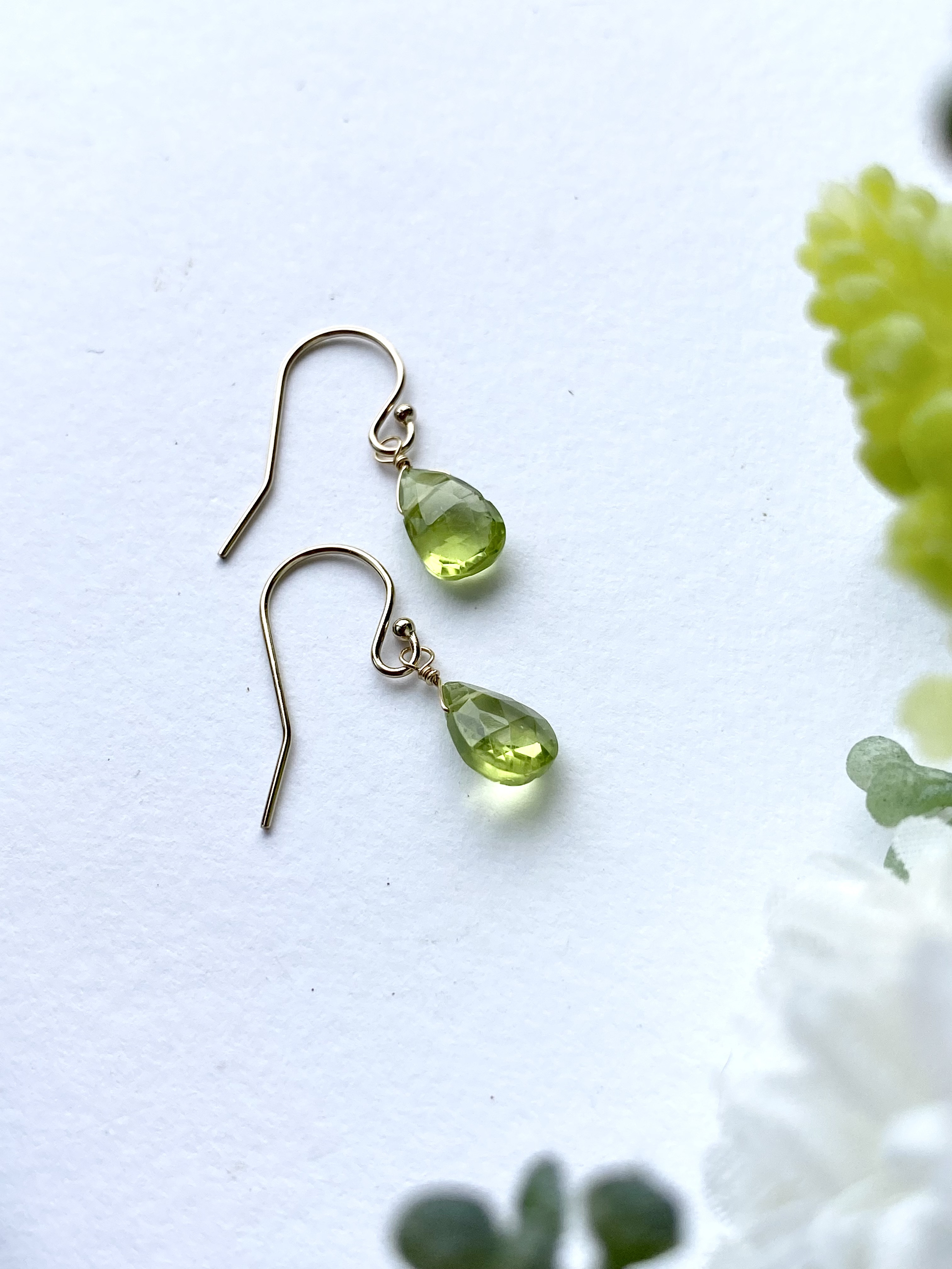 ペリドットの耳飾り 14kgf/SV925 8月誕生石 橄欖石 イヤリング変更可能
