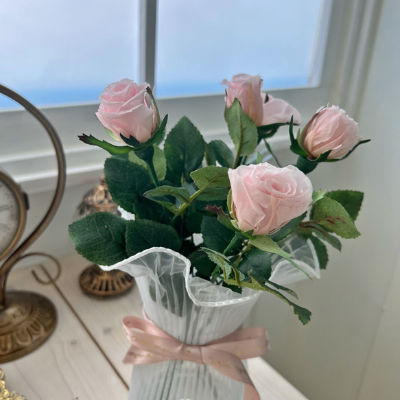 プリザーブドフラワーとマジカルウォーターのフラワーインテリア お世話のいらないフラワーインテリア 1枚目の画像