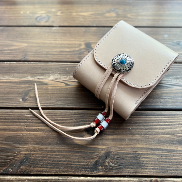 ヌメ革/手縫い コンチョ・チョーキング 3つ折りウォレット02】 三