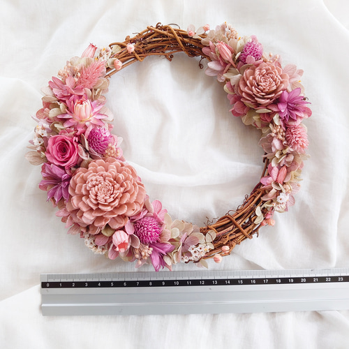 プリザーブド・ドライフラワーのハーフリース〈クラッシックピンク