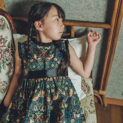Girls モリスで着飾るクラシカルワンピース/総柄/ウィリアム Girls モリスで着飾るクラシカルワンピース/総柄/ウィリアム