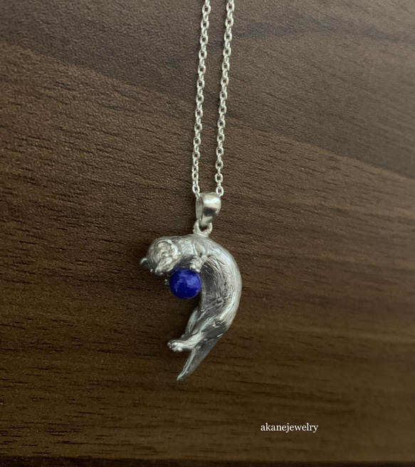 ラピスラズリとフェレットのネックレス 7枚目の画像