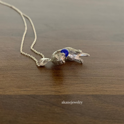 ラピスラズリとフェレットのネックレス 3枚目の画像