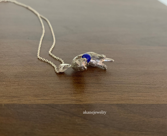 ラピスラズリとフェレットのネックレス 3枚目の画像