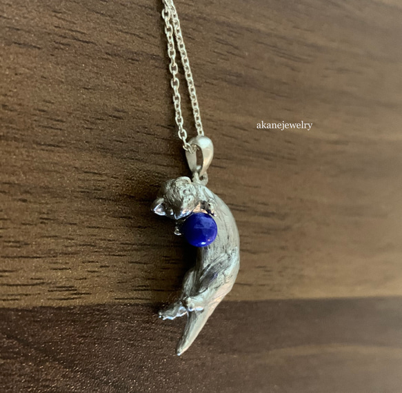 ラピスラズリとフェレットのネックレス 1枚目の画像