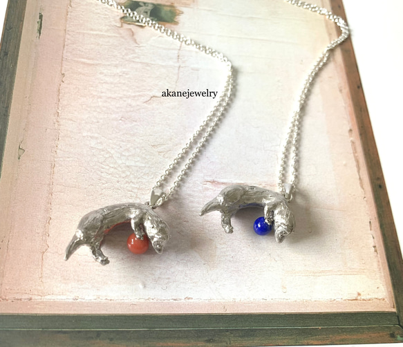 ラピスラズリとフェレットのネックレス 9枚目の画像