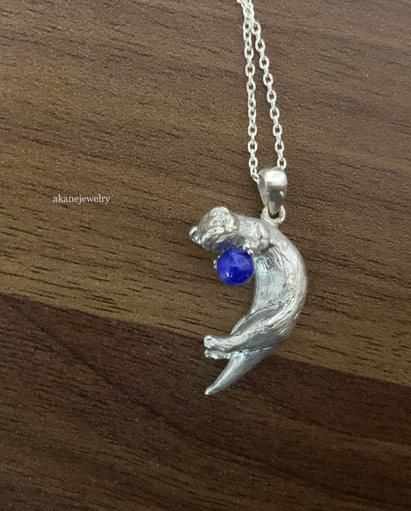 ラピスラズリとフェレットのネックレス 4枚目の画像