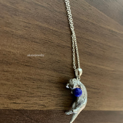 ラピスラズリとフェレットのネックレス 5枚目の画像