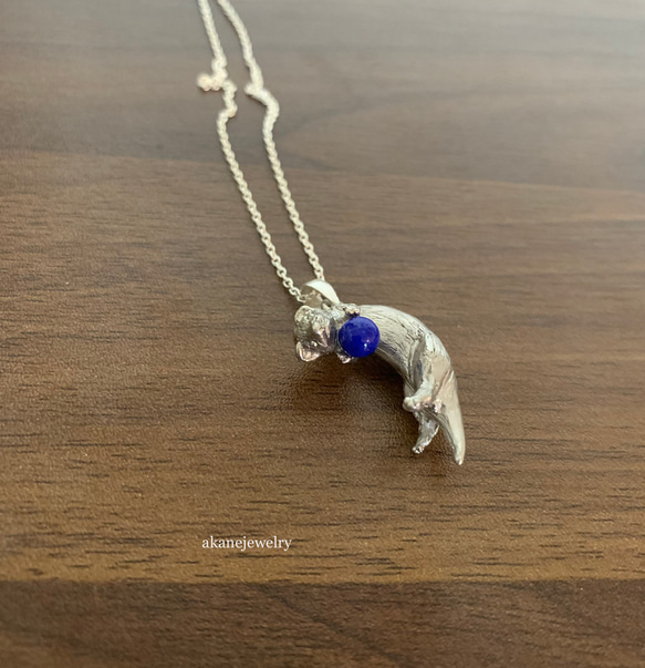 ラピスラズリとフェレットのネックレス 6枚目の画像