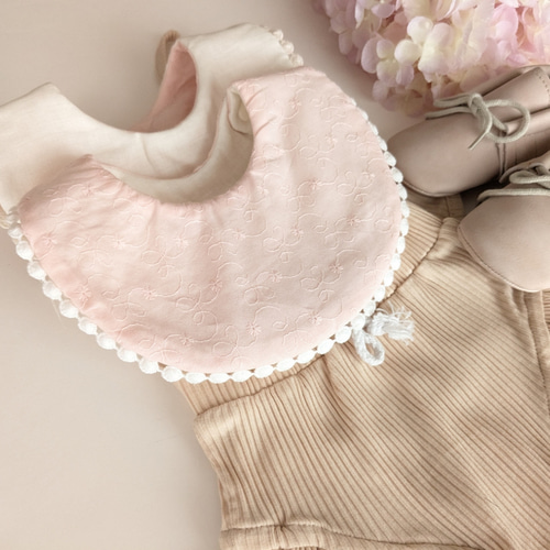 lehtiä Lace bib（くすみピンク）コットン刺繍レースのスタイ ご