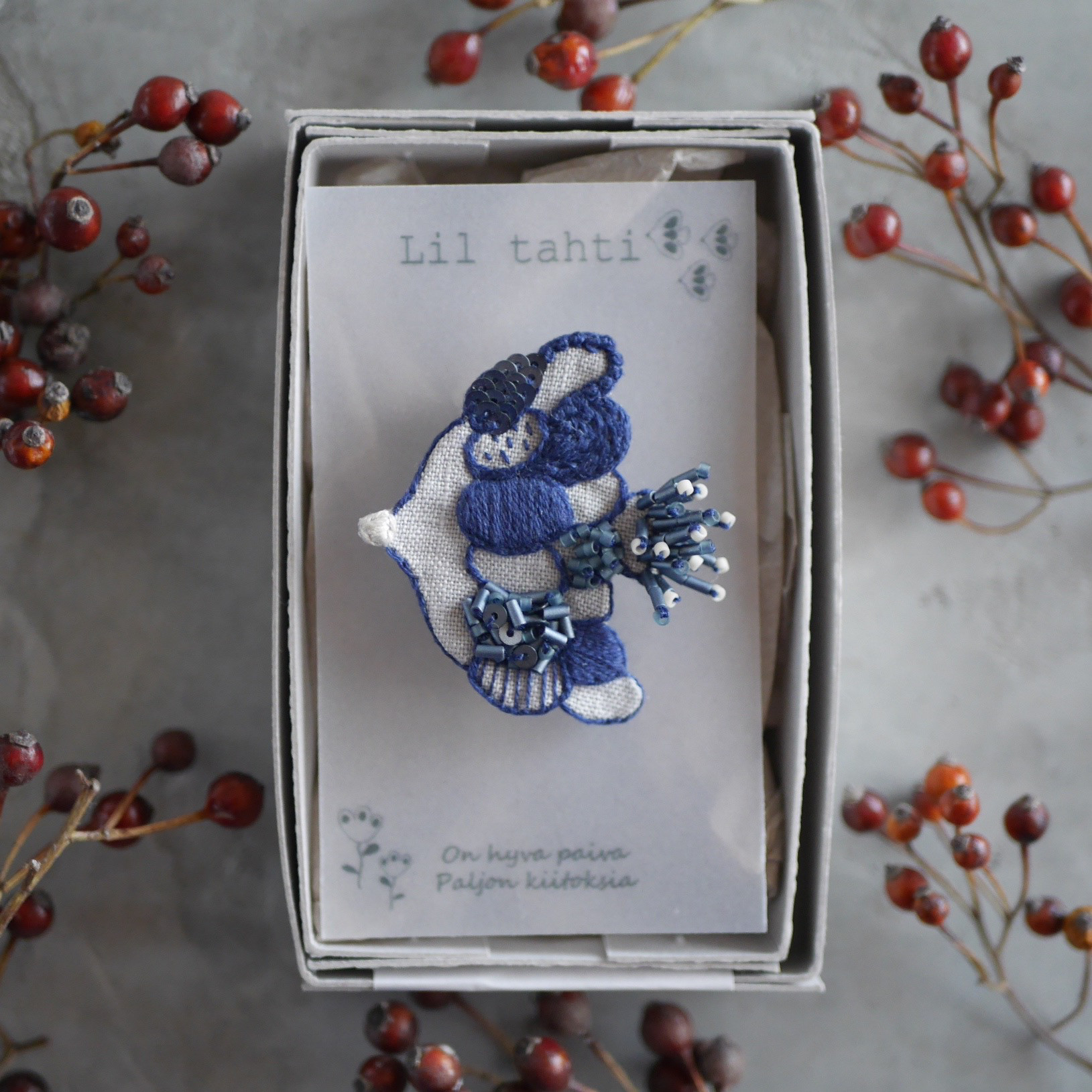 linen tori刺繍ブローチ(ネイビー)【受注制作】