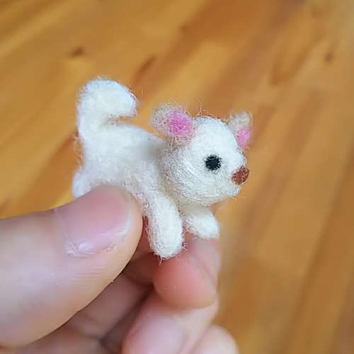 【期間限定特価】 ☆もこもこ☆ 羊毛フェルト マスコット 手乗り犬 ホワイト 極小 羊毛フェルト