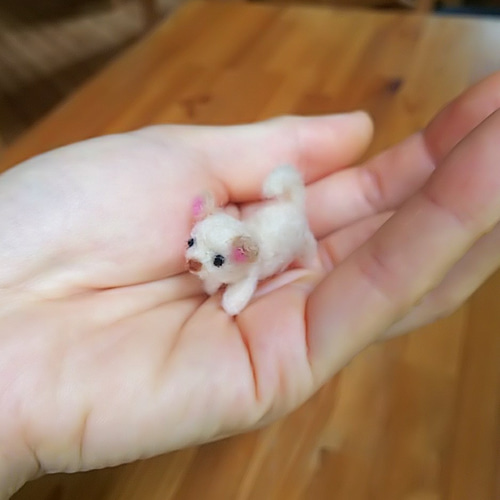 マコ様専用 ハンドメイド 羊毛フェルトの犬 白 手のひら大