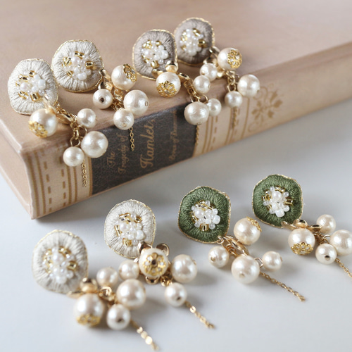 再販です♩コットンパール のビーズ刺繍ピアス／イヤリング