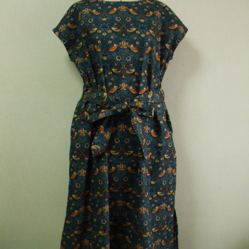 青地×ウィリアムモリスいちご泥棒 ラウンドネックフレンチスリーブ 太  