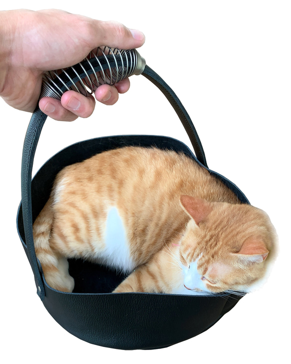 本革　猫用 バケットベッド　黒色　ばねハンドル付 5枚目の画像