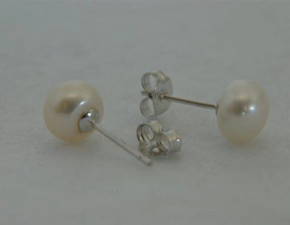 淡水パール　直結式ピアス ホワイト 3枚目の画像