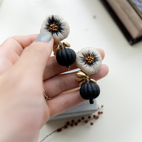 刺繍耳飾りumitsuki 257【ピアス・ヤリング選択】 ピアス（スタッド