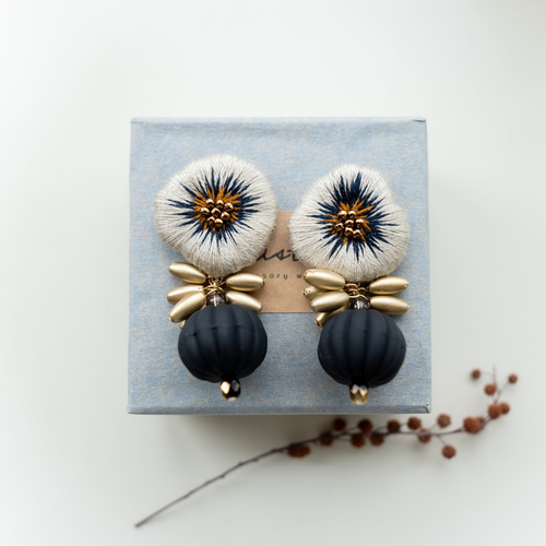 刺繍耳飾りumitsuki 257【ピアス・ヤリング選択】 ピアス（スタッド